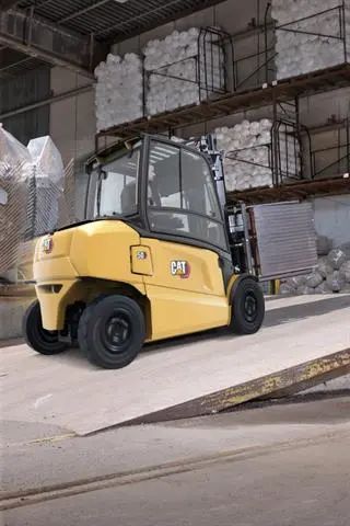 cat 油改电叉车,更节能,更环保,更安静
